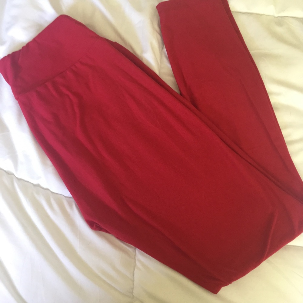 LulaRoe red solid leggings